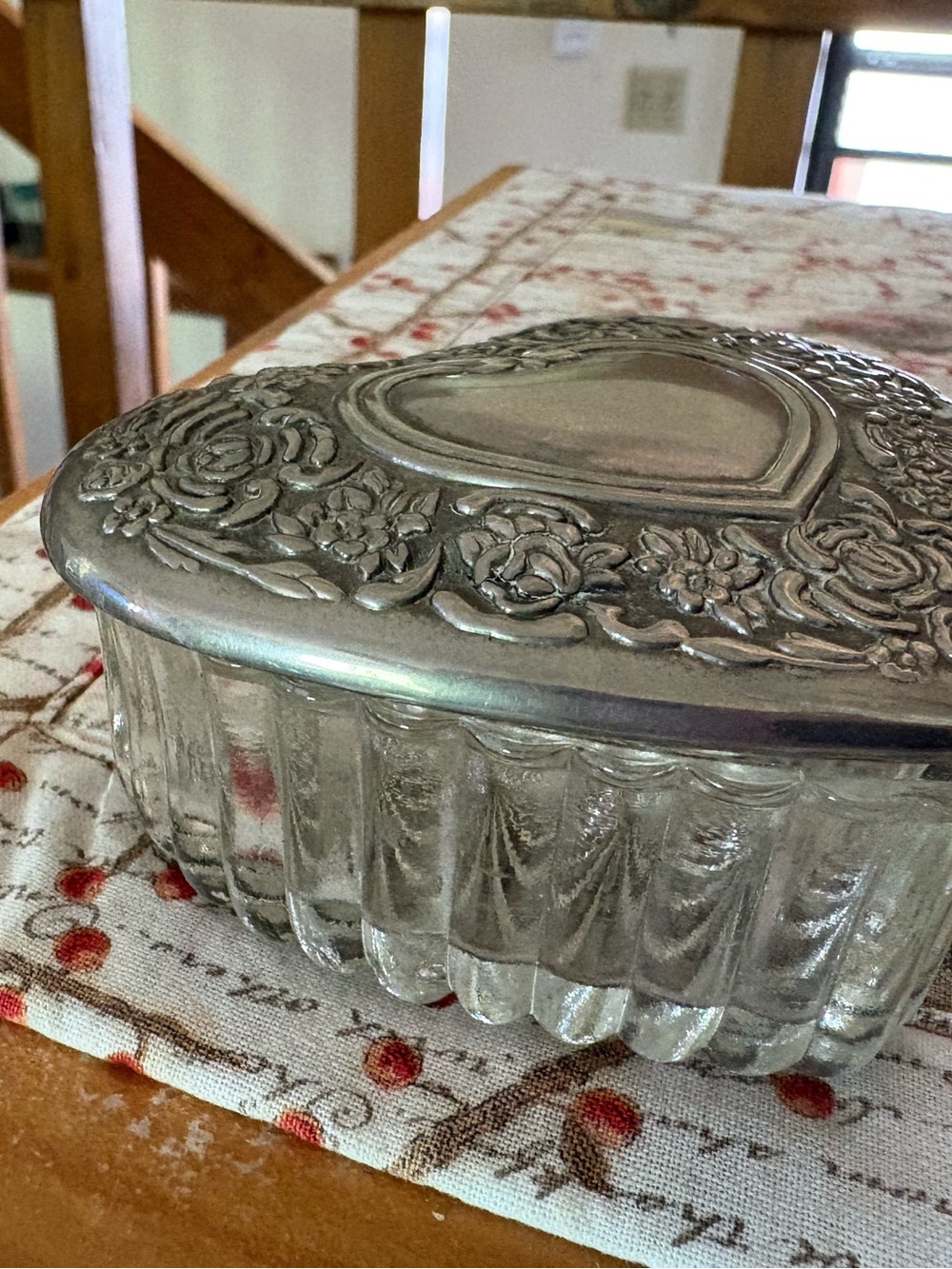 Heart-Shaped Glass Jewelry Trinket Box with Decorative Metal Lid - Silver plated